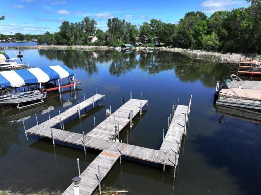 116 ft of lakeshore with permanent docks/lifts
