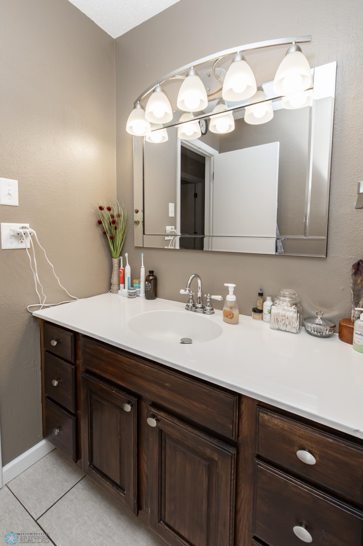 Full Bathroom - Main