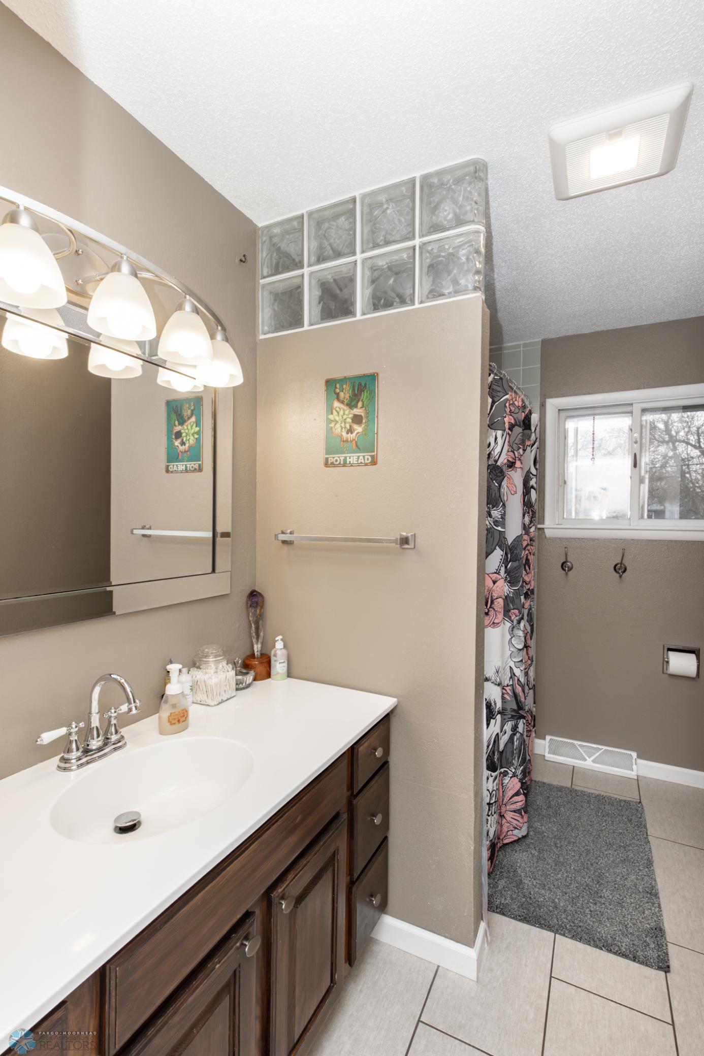 Full Bathroom - Main