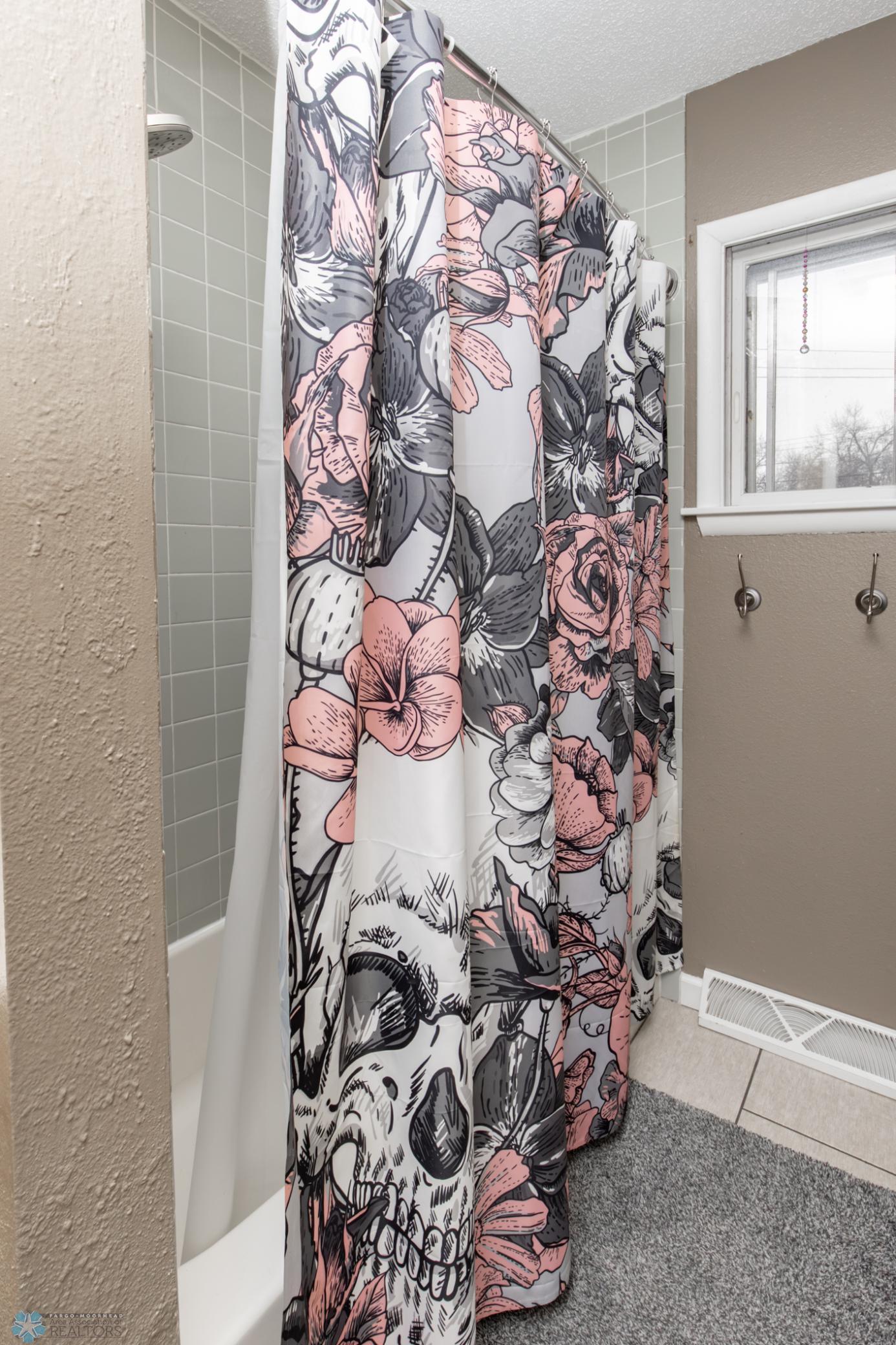Full Bathroom - Main