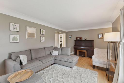 4912 W Upland Crest, Minneapolis, MN 55421