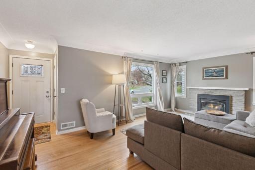 4912 W Upland Crest, Minneapolis, MN 55421