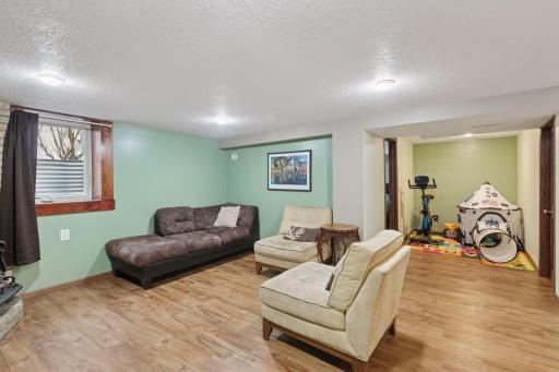 4912 W Upland Crest, Minneapolis, MN 55421
