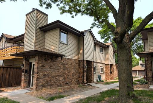 Well maintained and updated home with convenient main level living, with no stairs! Newer carpet, flooring and fresh paint. Move in and enjoy!