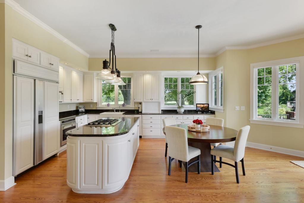 The open sight lines are continued into your informal dining space.