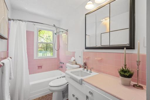 This retro bathroom has been meticulously maintained