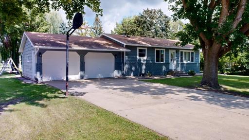 2304 3rd Avenue SE, Willmar, MN 56201