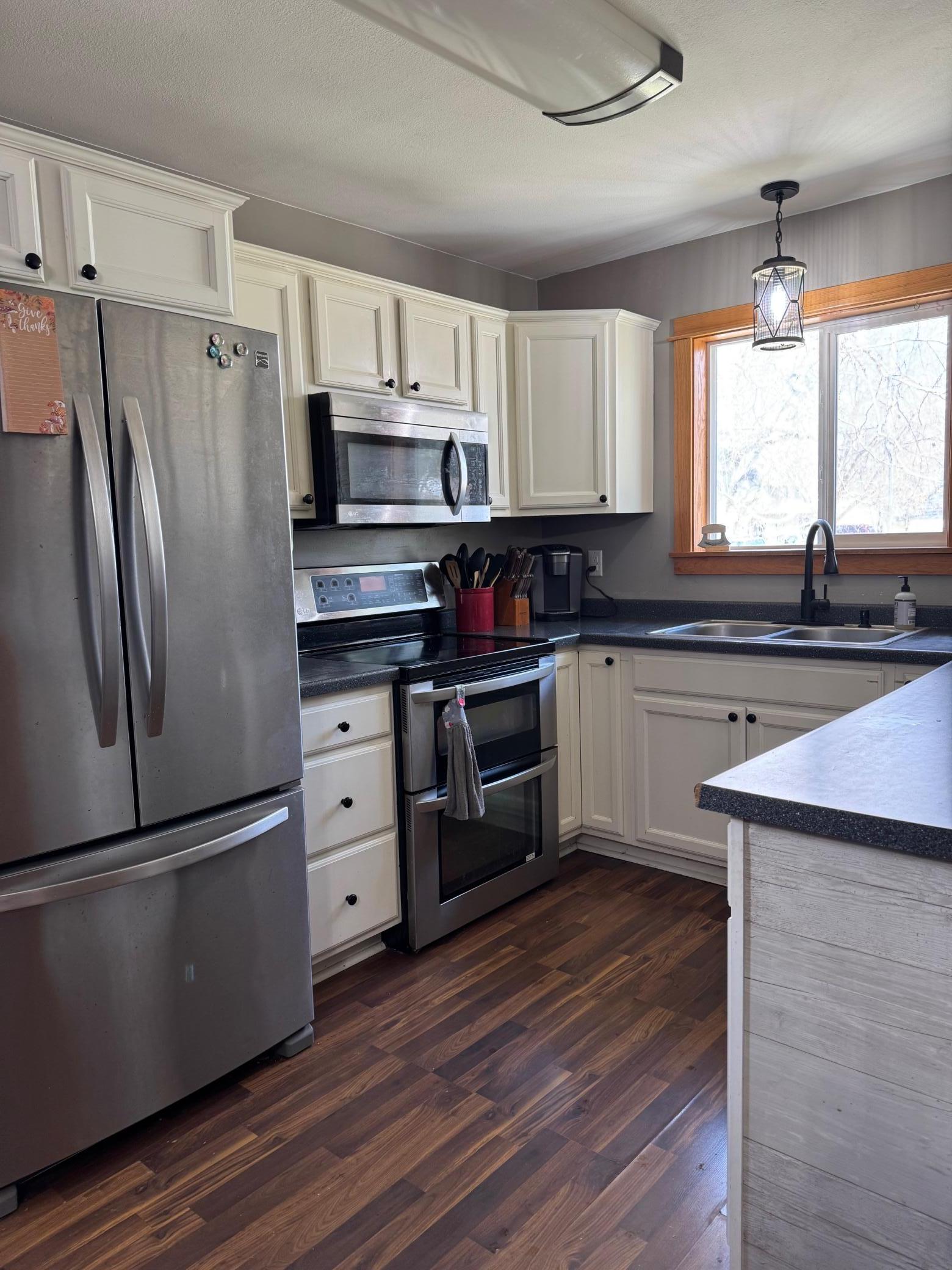 kitchen 2.jpg
