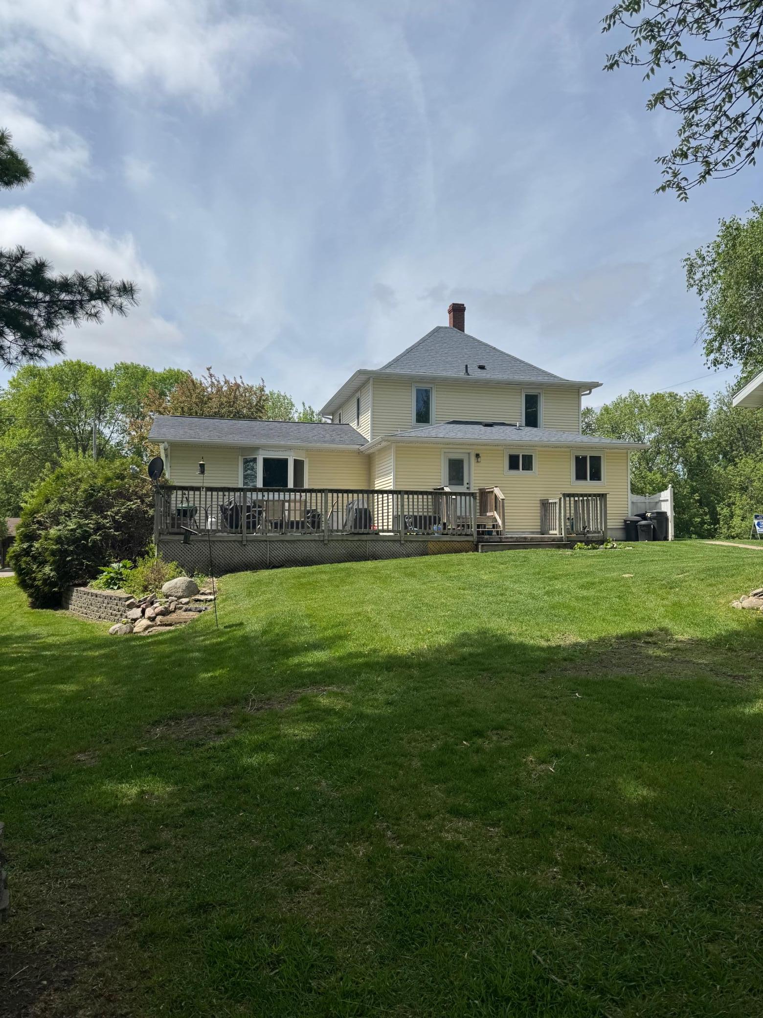 Deck on back of house and large yard.jpg