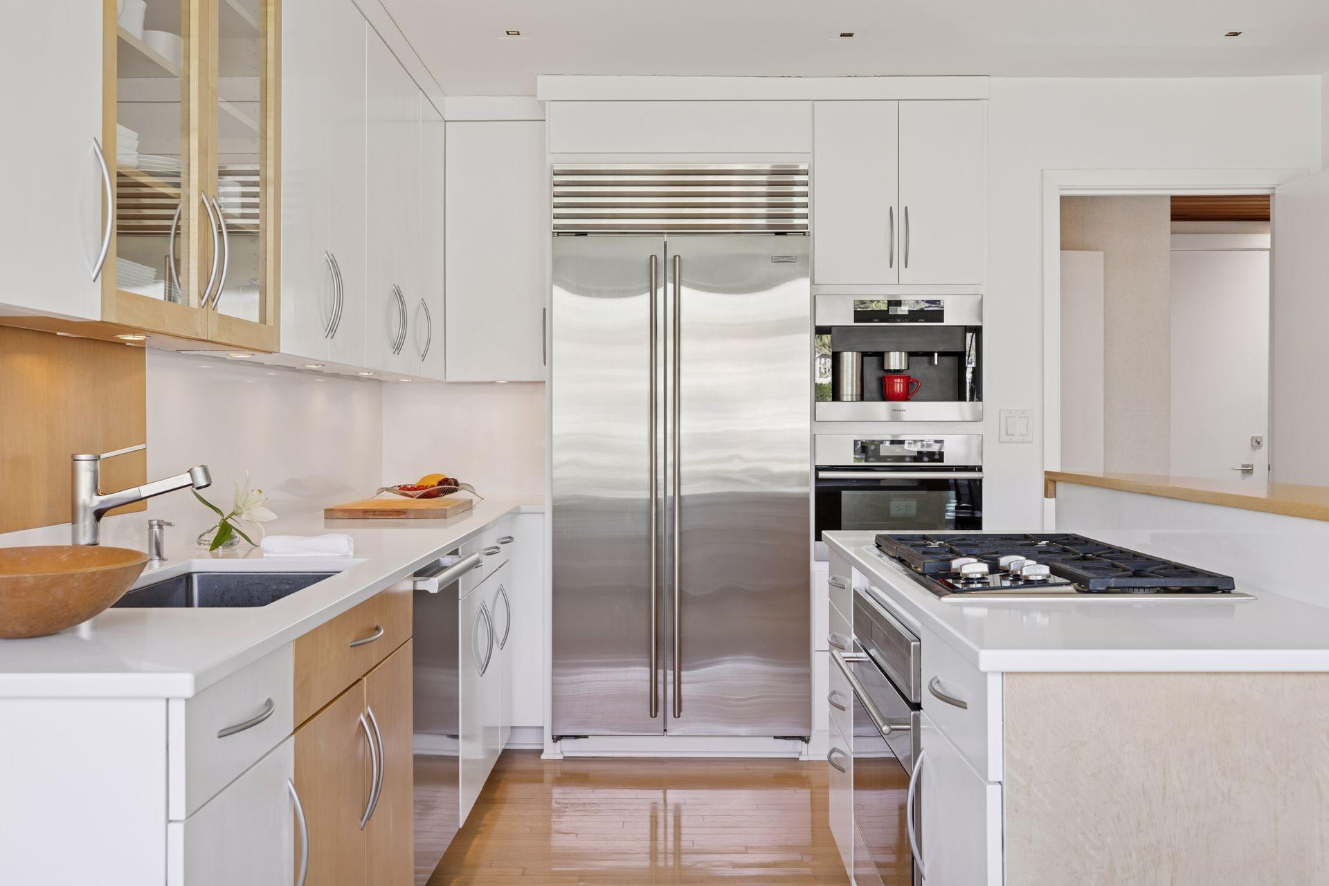 23. Kitchen.jpg