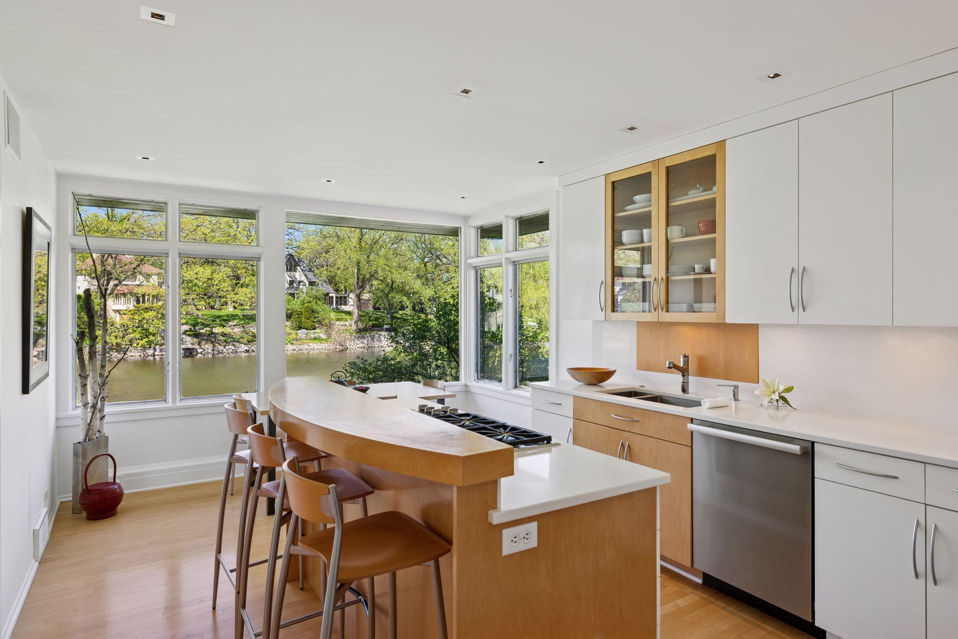 17. Kitchen.jpg