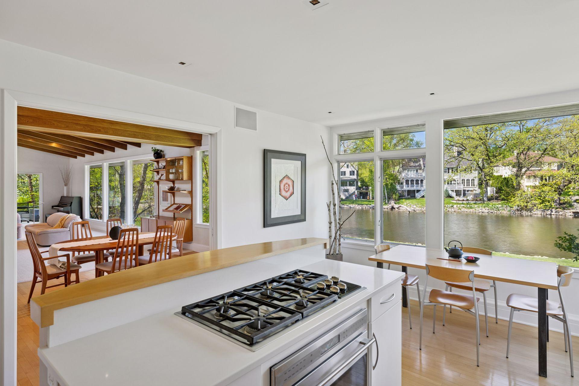 20. Kitchen.jpg