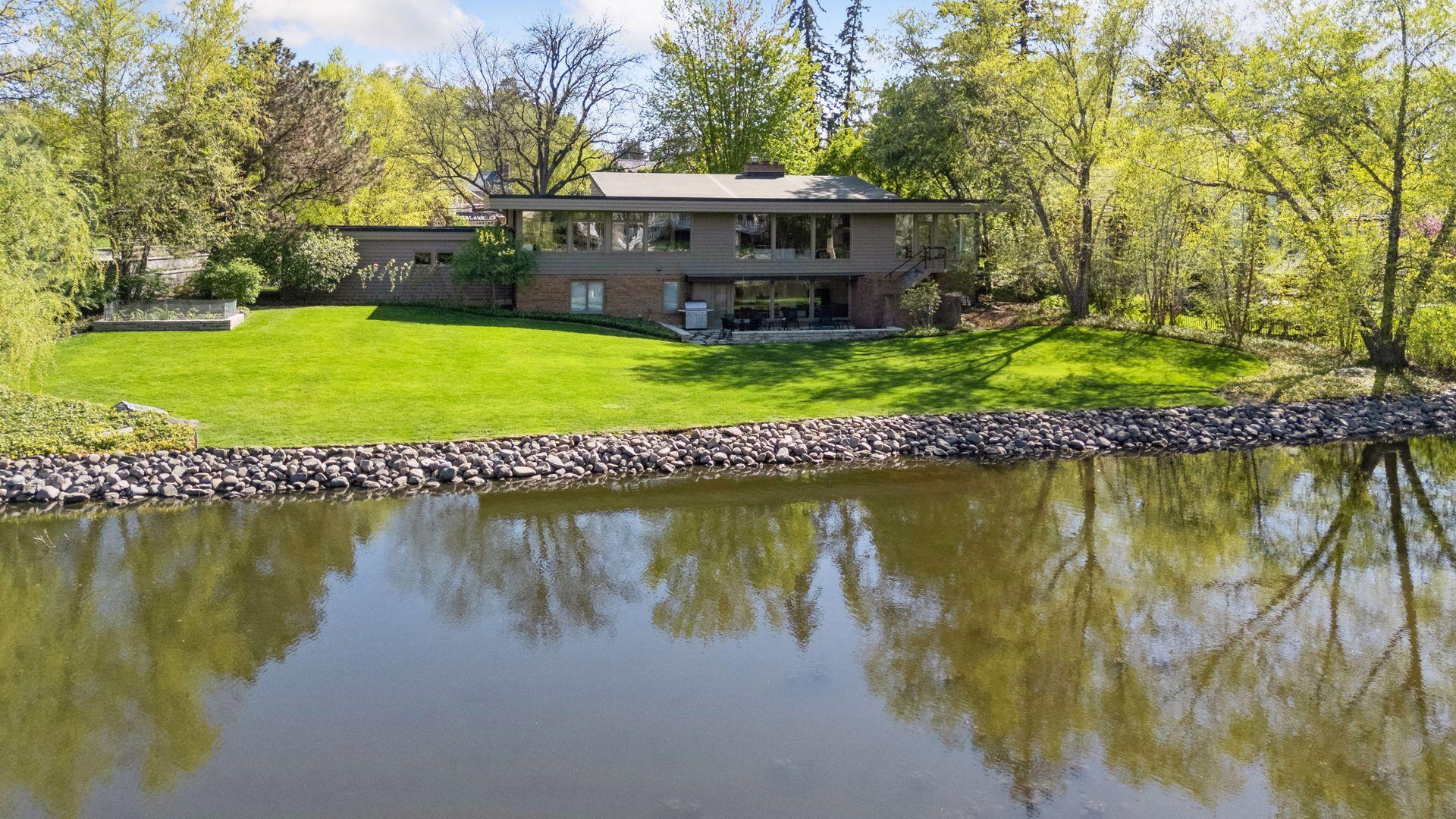 2. 4801 East Sunnyslope Road.jpg