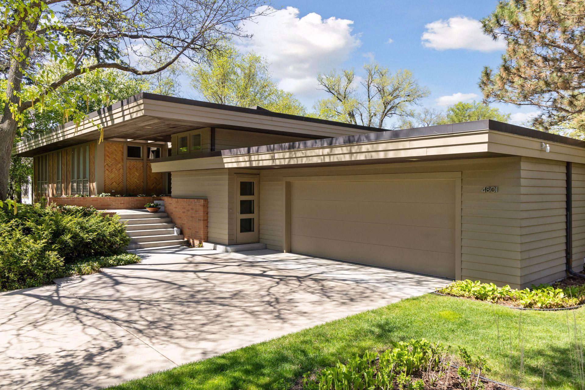 4. 4801 East Sunnyslope Road.jpg