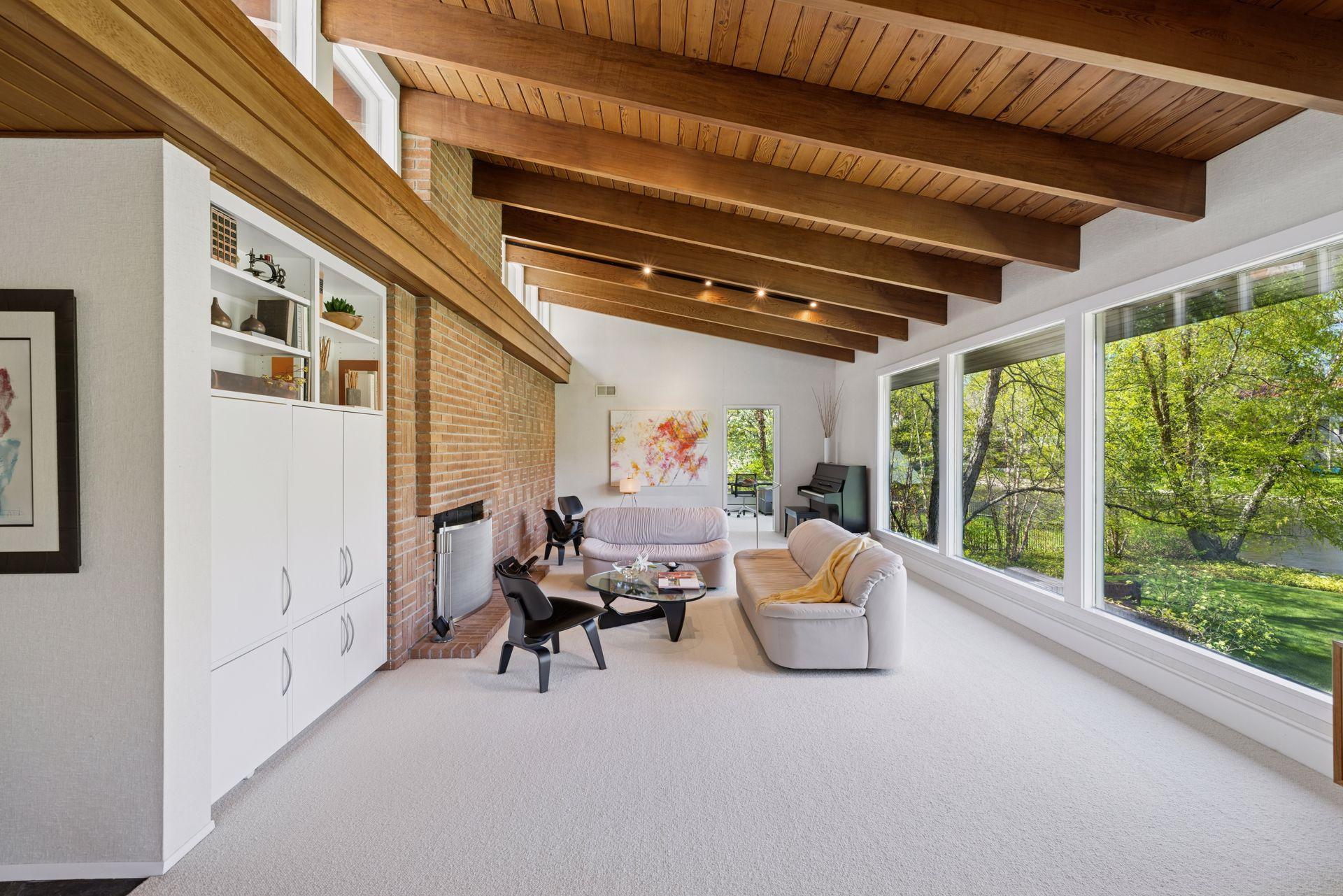 27. Great Room.jpg
