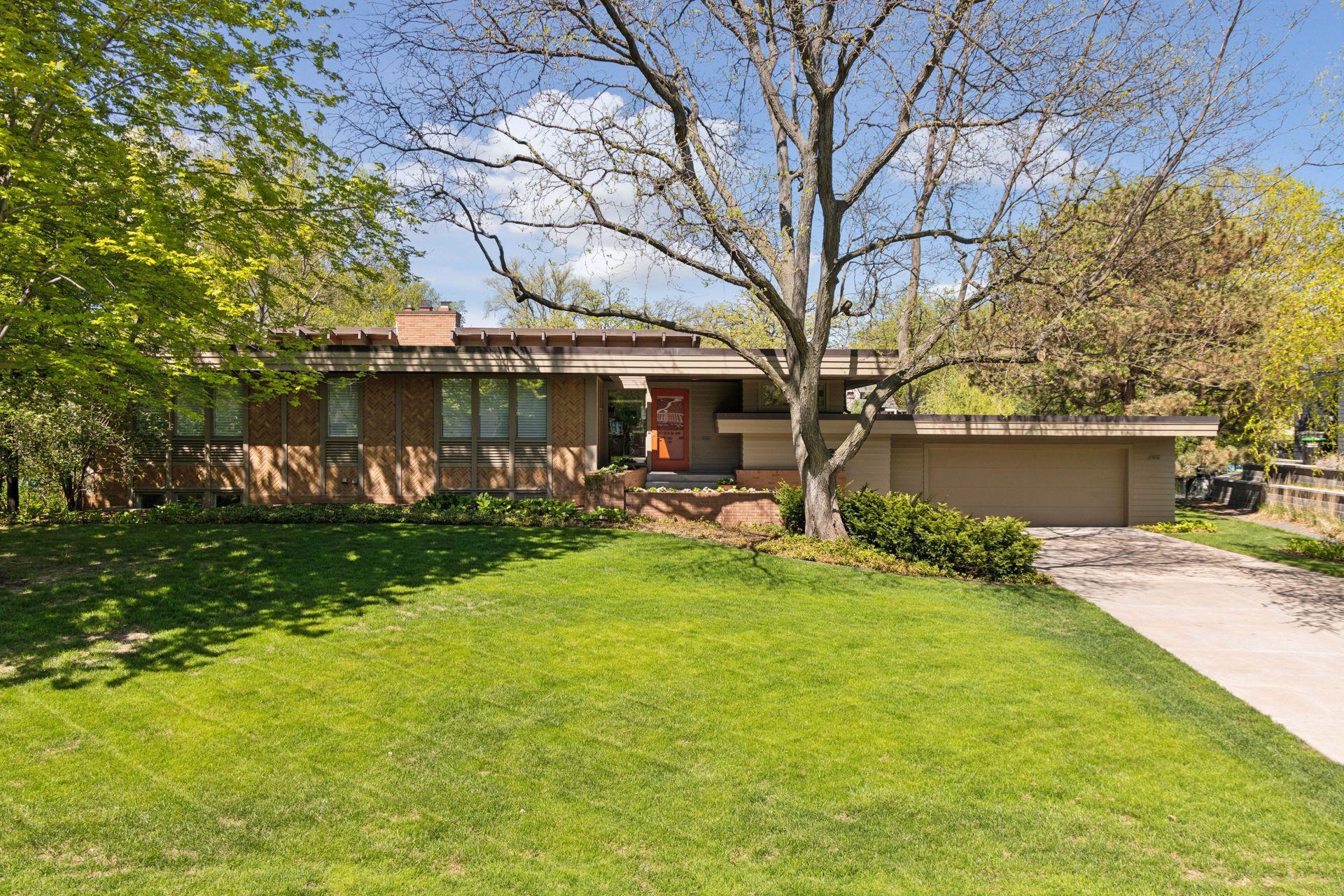 3. 4801 East Sunnyslope Road.jpg
