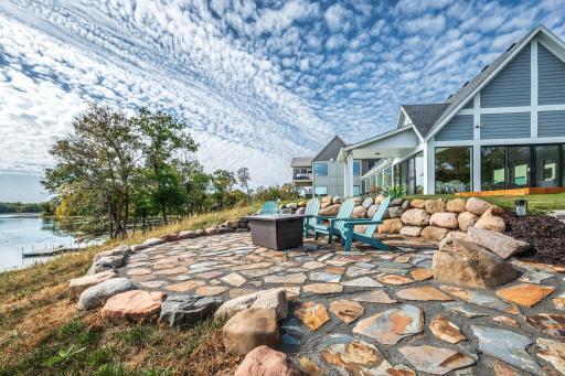 Linden Cove Clubhouse Patio and Firetable