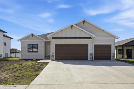 5868 Ellis Drive W, Horace, ND 58047