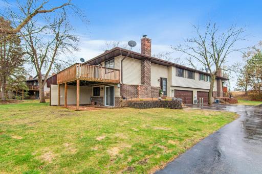 Great end-unit with plentiful grassy space!