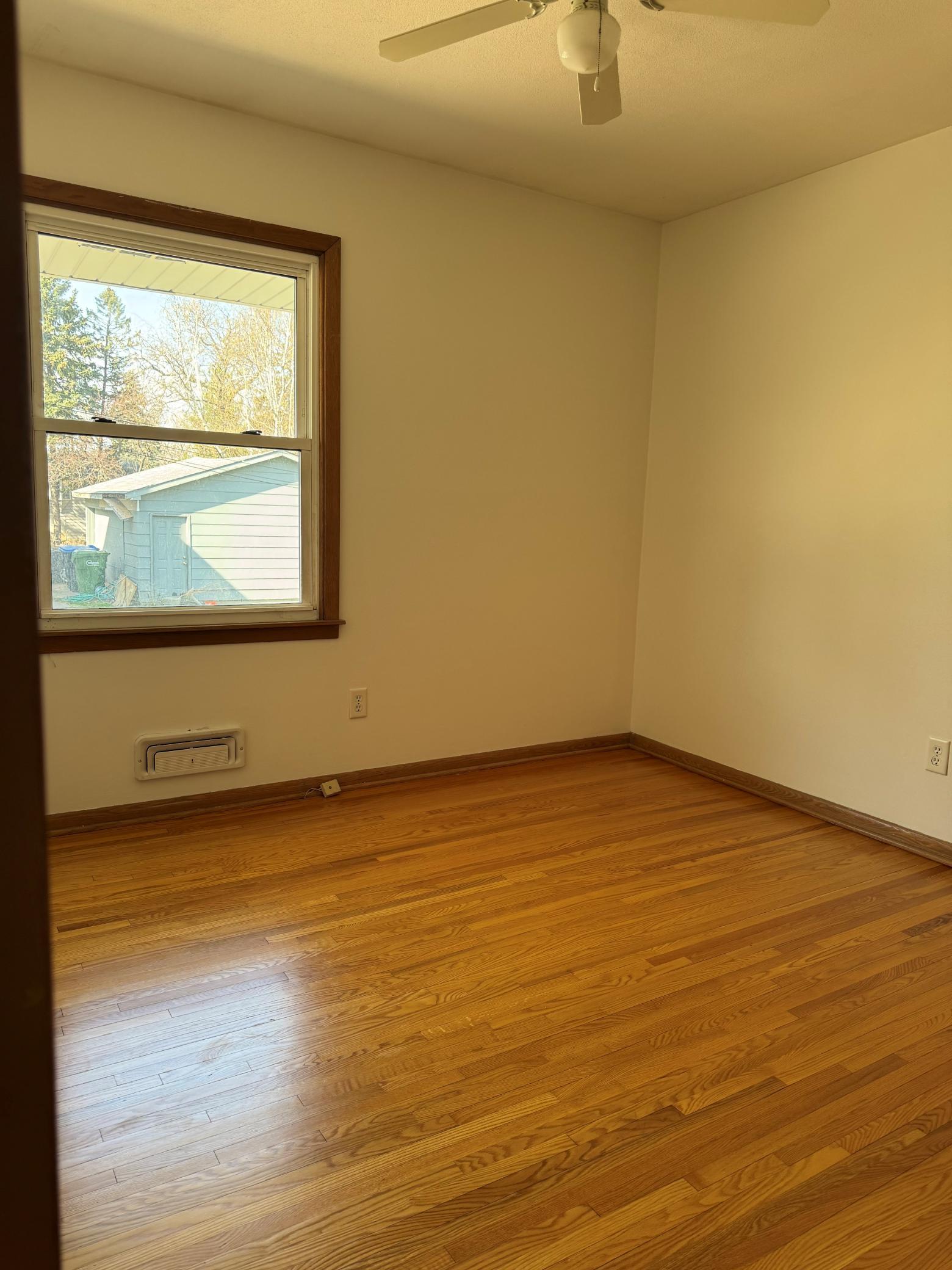 bedroom1.jpg