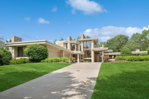 Rise to the occasion! Architectural design ushers a wealth of natural light into each interior space. Enjoy blissful views of plush plantings & trees. Award-winning Architect with international recognition Charles Stinson & built by Streeter.