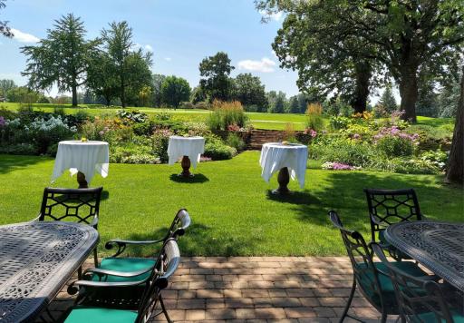 Social mingle or grand receptions, a nearby private Country Club offers you a lovely convenience. Of course you could also come to play golf. Nicely nearby your new home on Hidden Creek Trail, in Mendota Heights!