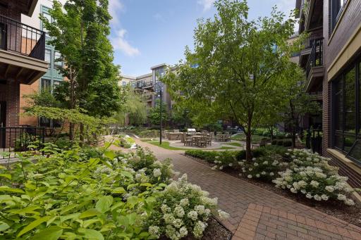 The gorgeous Courtyard available only to The Park residents.
