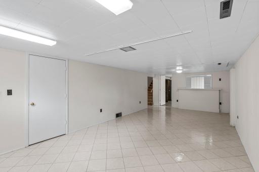 2126 Mapleview Avenue immaculate lower level