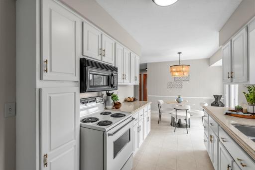 2126 Mapleview Avenue-lots of cupboard space