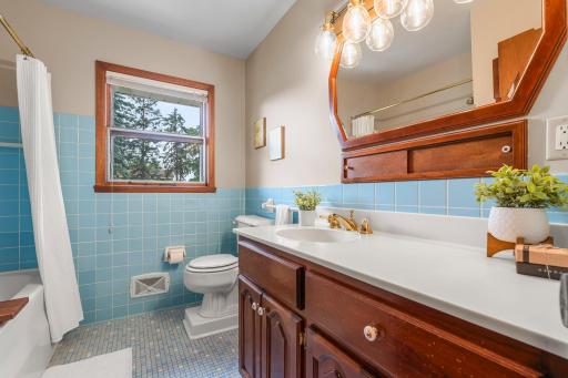 2126 Mapleview Avenue, Saint Paul, MN 55109