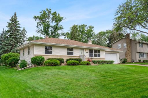 2126 Mapleview Avenue, Saint Paul, MN 55109
