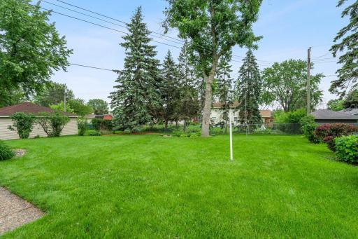 2126 Mapleview Avenue, Saint Paul, MN 55109