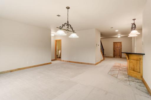 6 Red Forest Way, Saint Paul, MN 55127