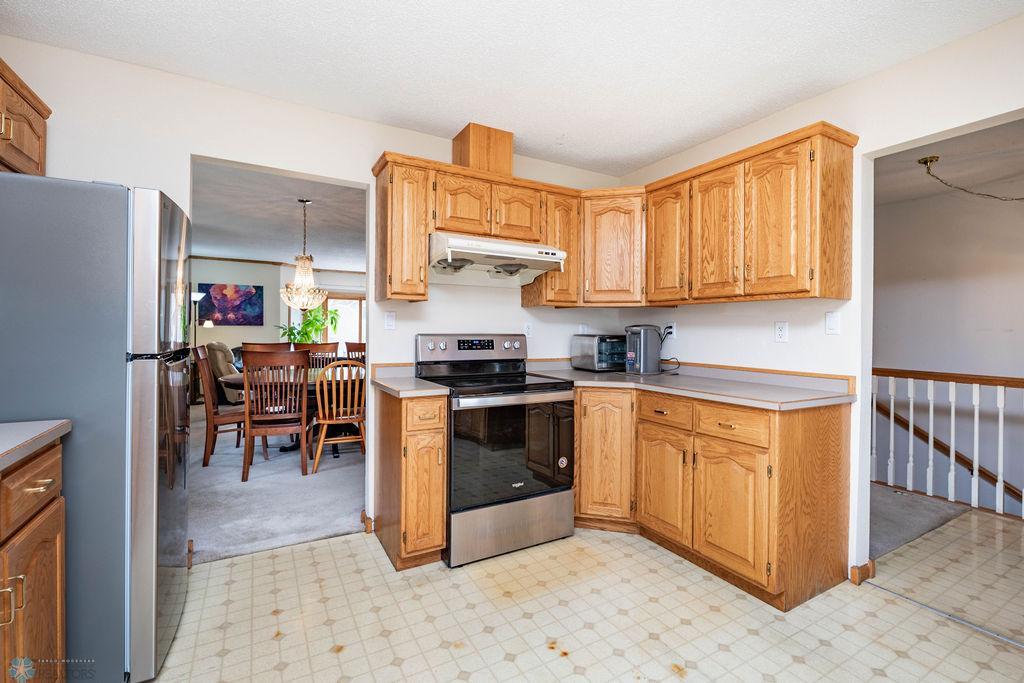 Kitchen w Exhaust Fan