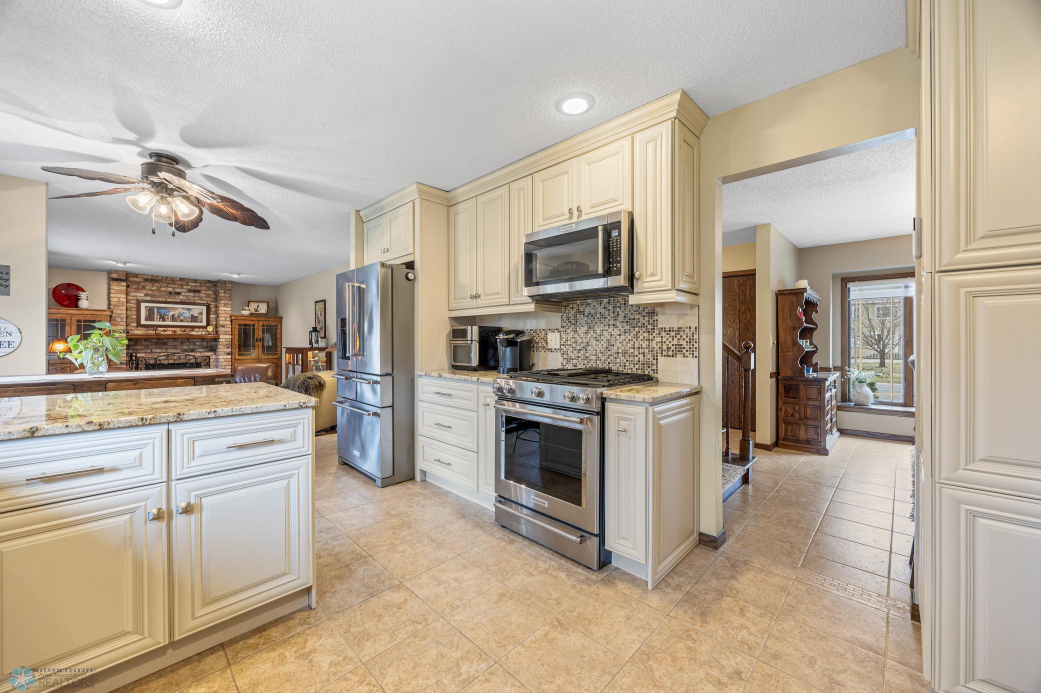 Granite counters / gas range