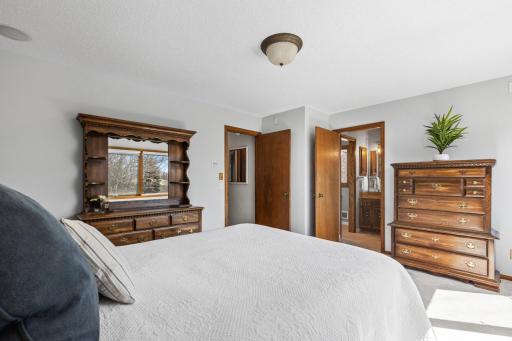 15361 Village Woods Drive, Eden Prairie, MN 55347