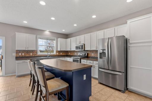 You'll love cooking in this well equipped kitchen with ample storage, and newer stainless steel appliances!