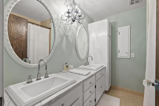 3800 Abbott Avenue S, Minneapolis, MN 55410