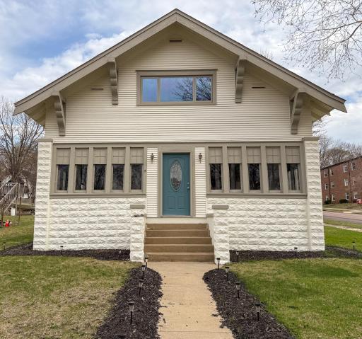 329 S 2nd Street, Le Sueur, MN 56058