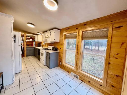 South entry to kitchen-lots of room for another table