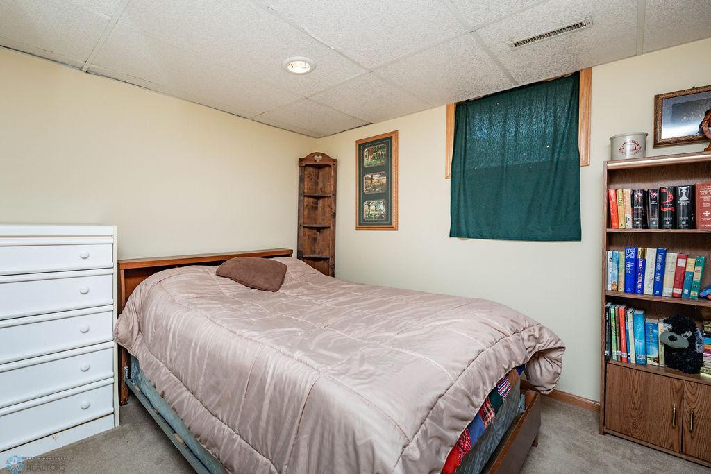 Room w a Bed..Not a Legal Bdrm