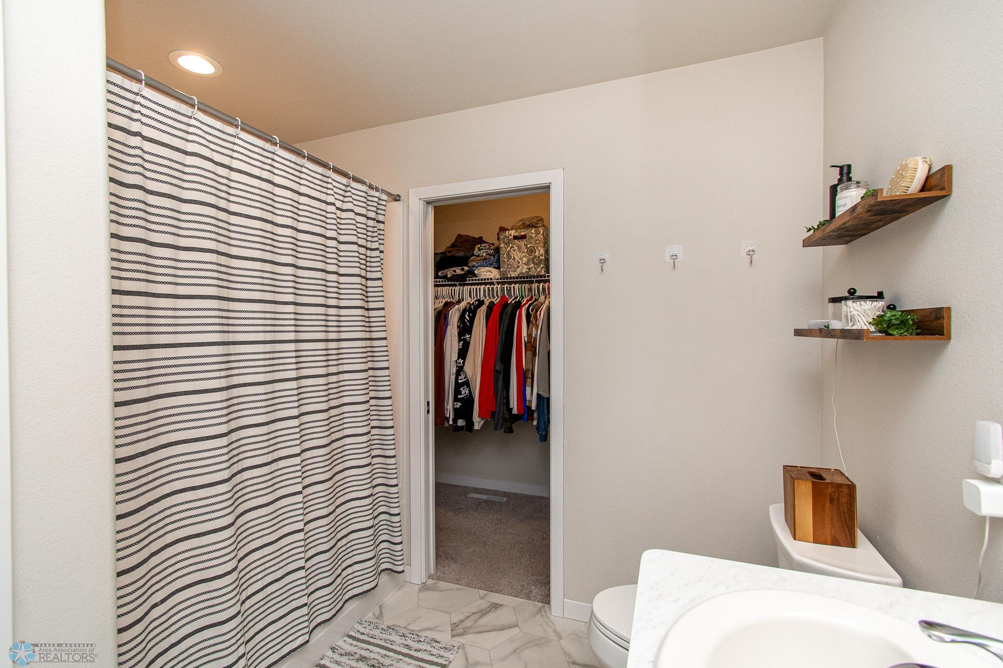 Hollywood Full Bath - Upper Level