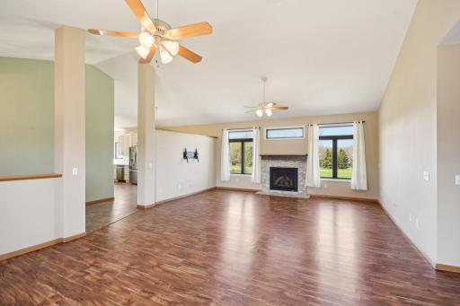 1573 Mark Court, Shakopee, MN 55379