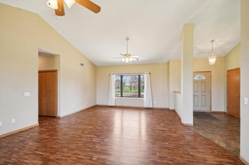 1573 Mark Court, Shakopee, MN 55379