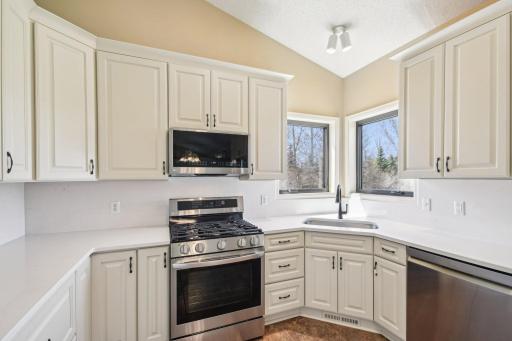 1573 Mark Court, Shakopee, MN 55379
