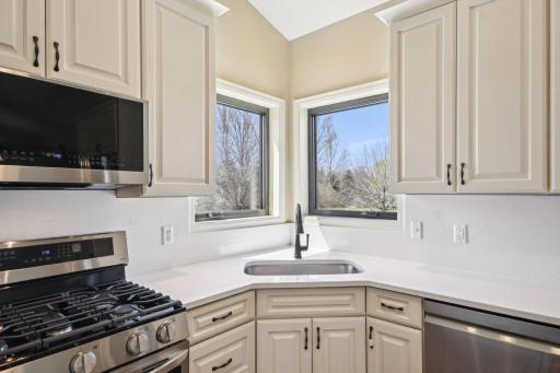 1573 Mark Court, Shakopee, MN 55379