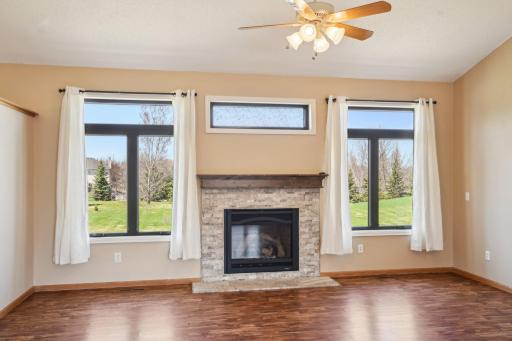 1573 Mark Court, Shakopee, MN 55379