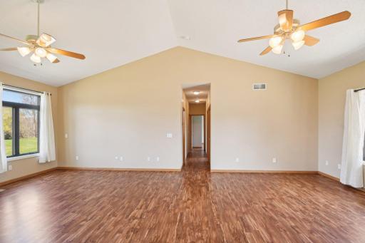 1573 Mark Court, Shakopee, MN 55379