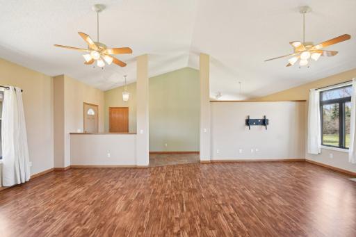 1573 Mark Court, Shakopee, MN 55379