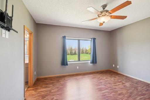1573 Mark Court, Shakopee, MN 55379